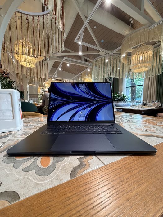 MacBook Air 15" в идеальном состоянии