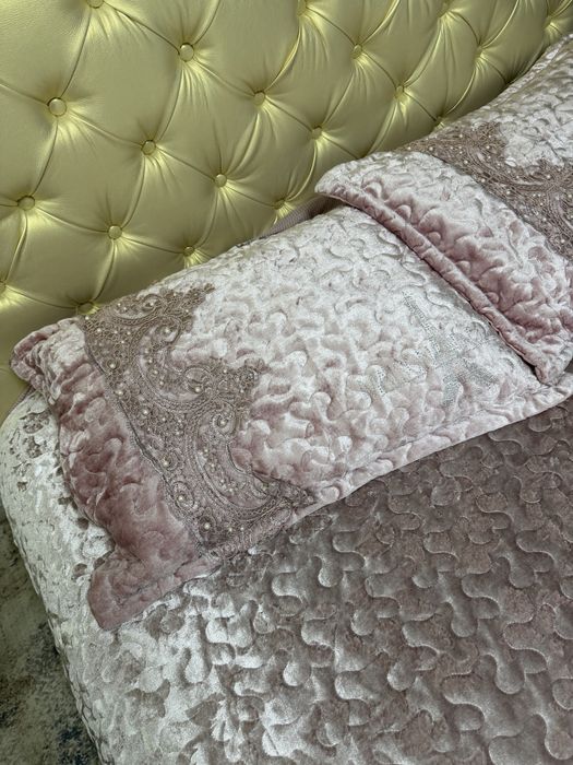 Продам шикарное покрывало с наволочками