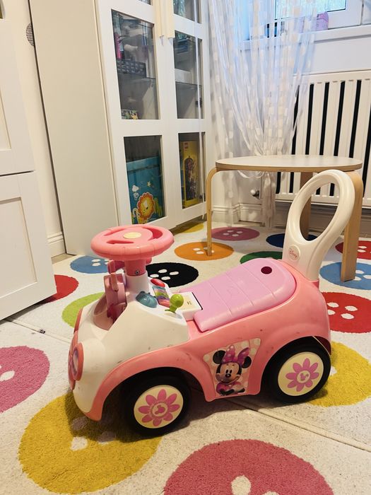 Masinuta Disney cu sunete si lumini premergator