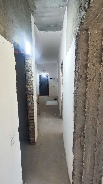 Qarshi shaxi geolog stadion tomonda fayzli xonadonlardan uy sotiladi.