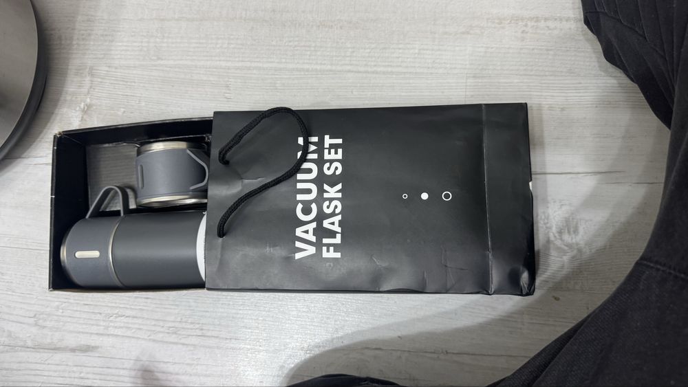 Термос и кружки для отдыха