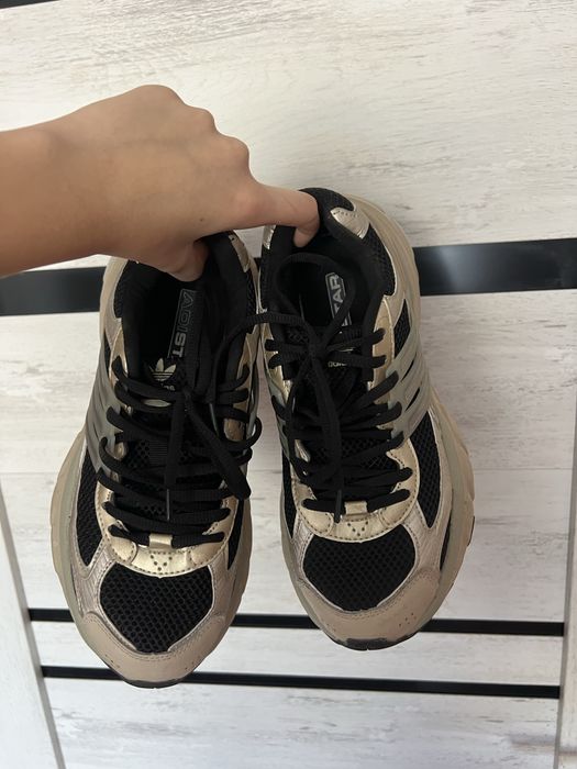кроссовки Adidas