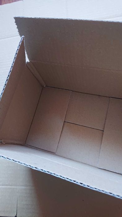 Cutii carton CO3 modele medii 24x18x30/27x20x40 cm.