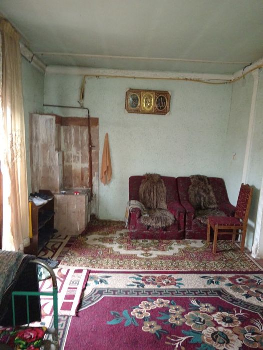 Kotta hovli yarmidan bo'lingan yer 4 honasi bor yer sotiladi