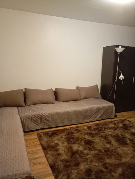 Închiriez apartament 4 camere