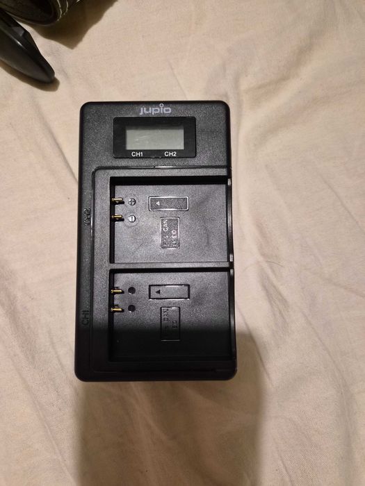 Продавам двойно USB зарядно за батерии Canon LP-E10 (Jupio).