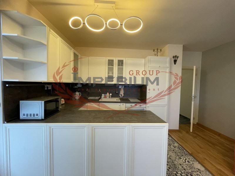 Дава се под наем Тристаен апартамент в Варна, м-т Траката - 101 кв.м за 765 € - Снимка #2