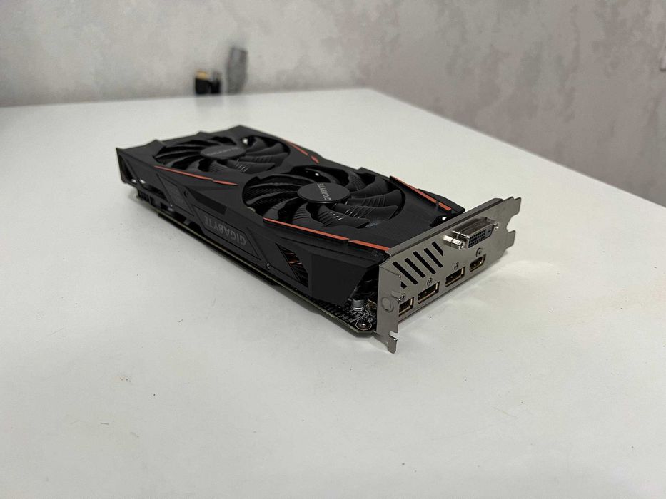 Видеокарта AMD RX 580 от GIGABYTE