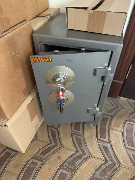 Продается сейф новый