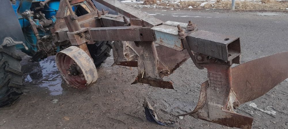 Продам плуг 3х корпусной