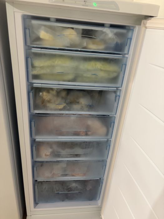Продам морозильную камеру