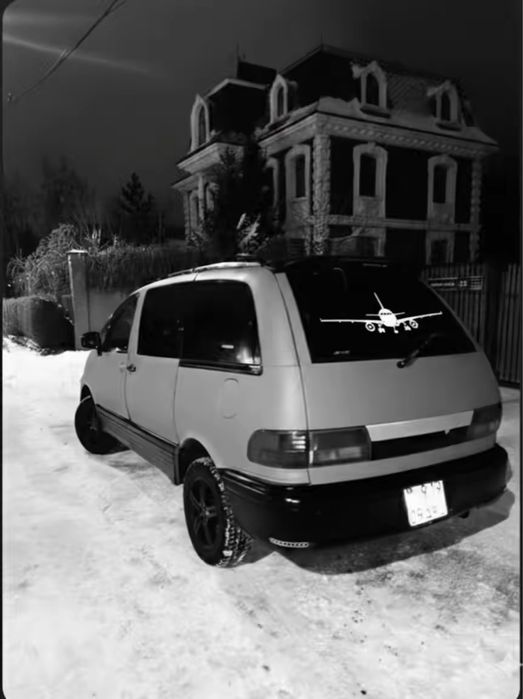 Toyota Estima Lucida