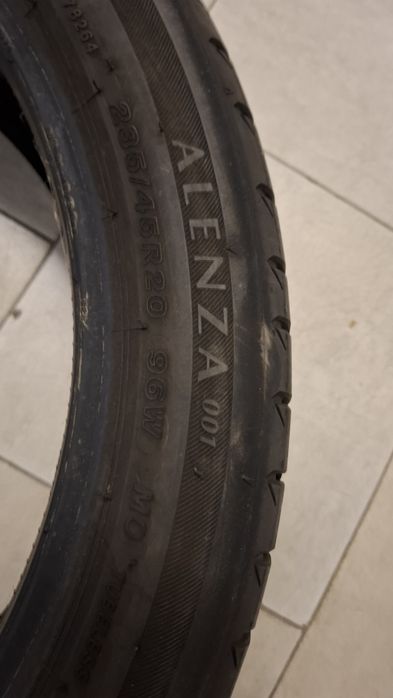 Единична лятна гума Bridgestone 235 45 20