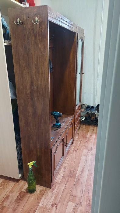 Продам шкаф вешалка в прихожую