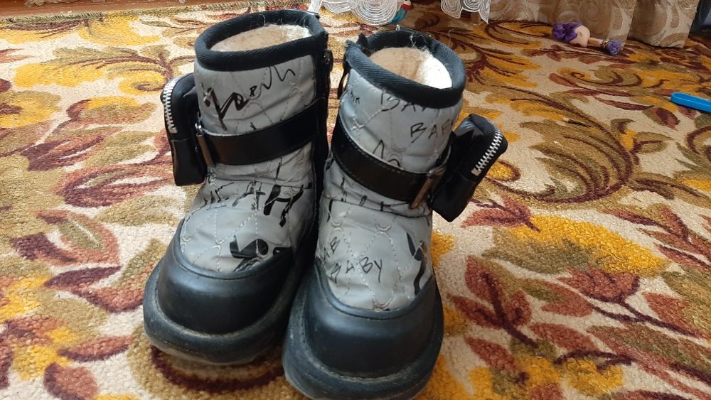 Розовый размер 22,чёрный 27 в хорошем состоянии