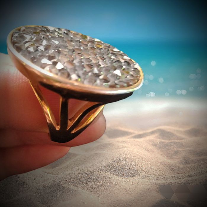 Кольцо коктейльное с кристаллами Сваровски