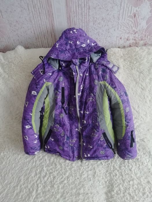 Продам зимнию куртку для девочки.