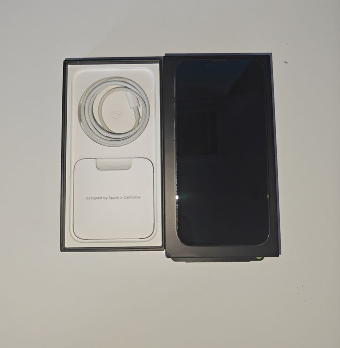 Vând iPhone 13 pro 256gb 100%baterie Negru