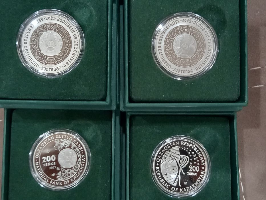 Продам монеты пруф