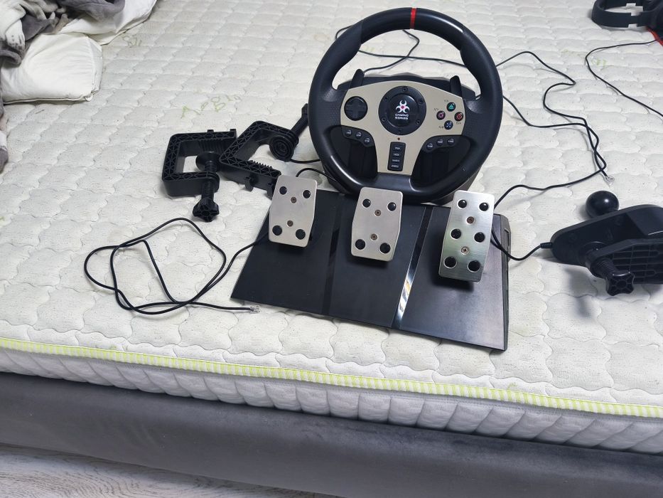 Kit Volan Gaming Complet (Volan, 3 Pedale metalice, Schimbător viteze + Cleme)