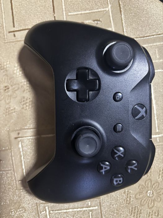 Xbox One S citiți descrierea