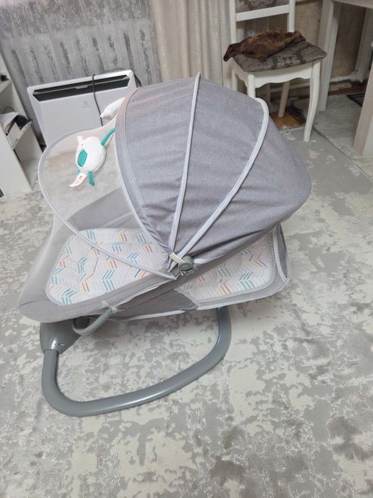 Продам люльку-качелю для новорождённых.