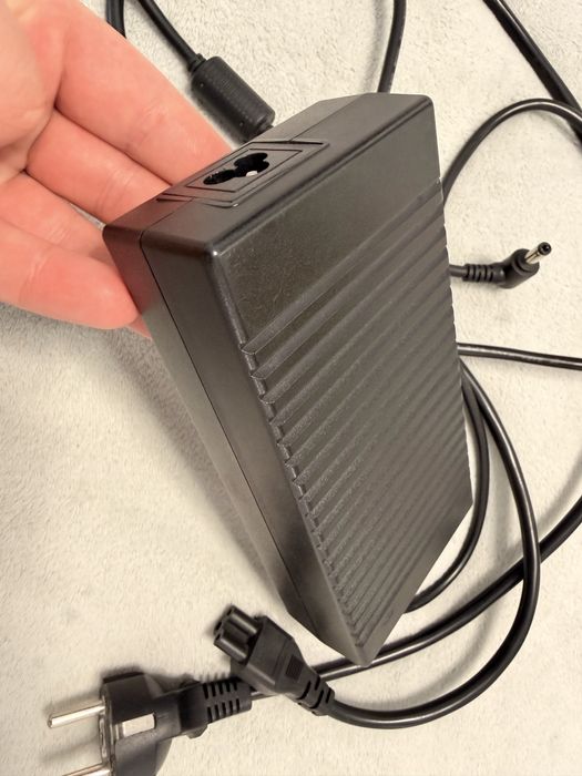 Încărcător laptop ASUS 19V 7.7A 146W