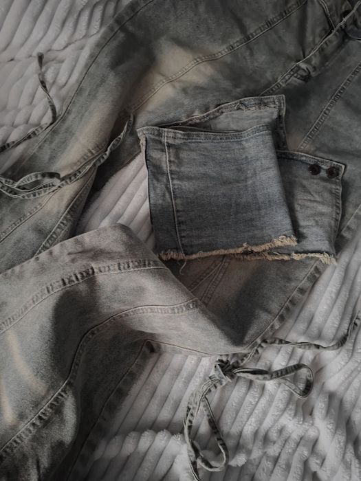 джинсы клеш с дополнительными аксессуарами