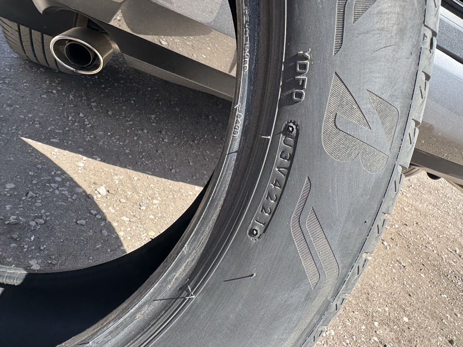 Продам Резину 235/55/19 Bridgestone