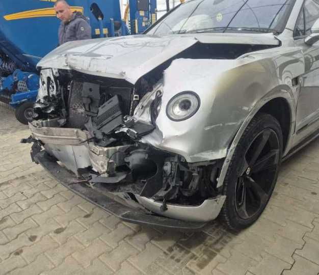 Bentley Bentayga avariat