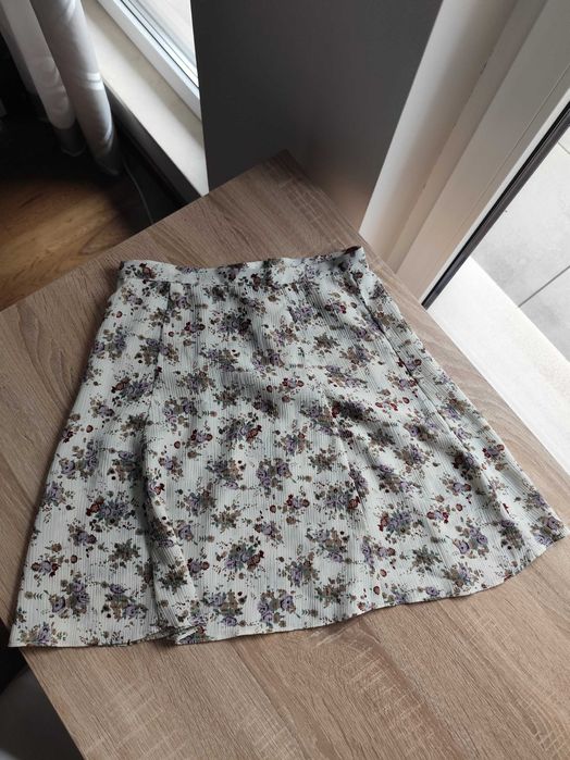 Плисирана пола на цветя