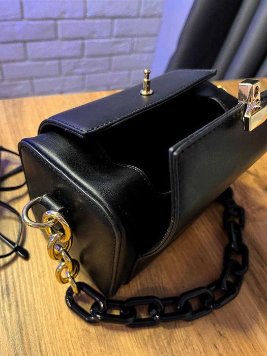 Дамска стилна чанта в черно. Нов