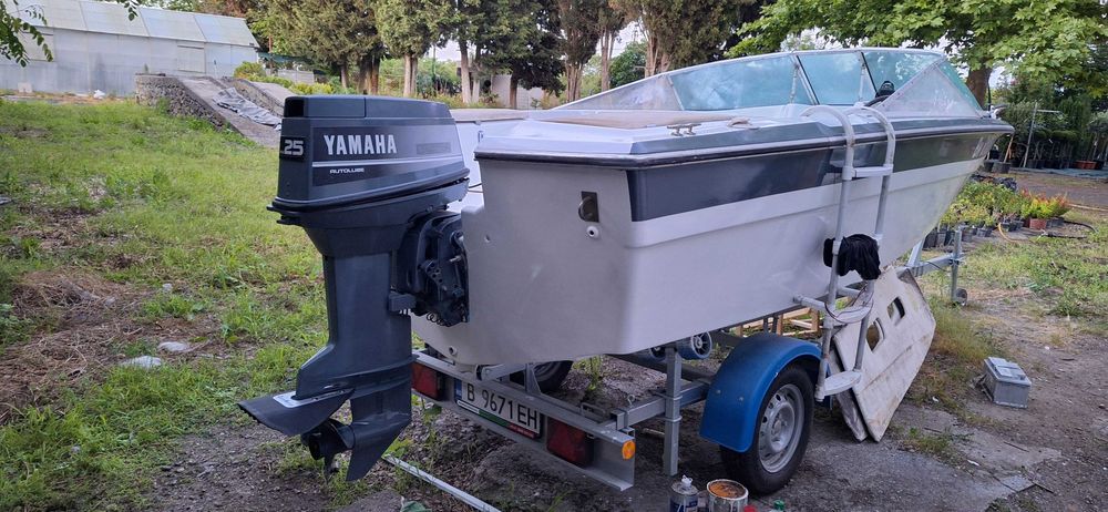 Лодка Almarine Antwerp , Yamaha 50, колесар