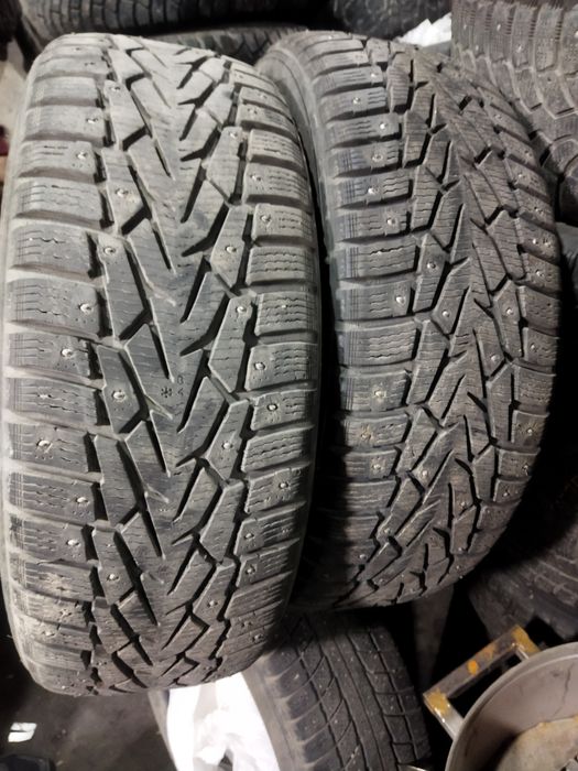 Нокиан 215/60/17 пара шипы