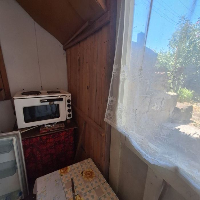 Къща в с. Пещерна! Спокойна и озеленена среда!