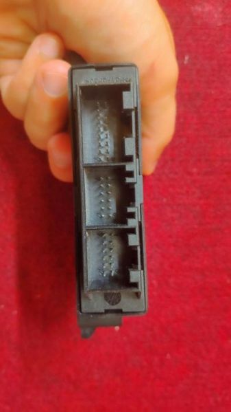 Модули компютри датчици релета управления усилватели за Audi A4 B8