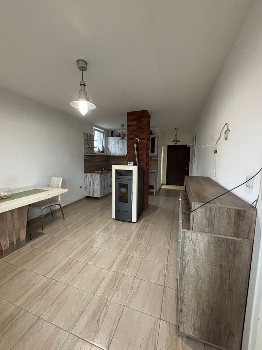 Самостоятелна къща с двор и гараж в Кюстендил