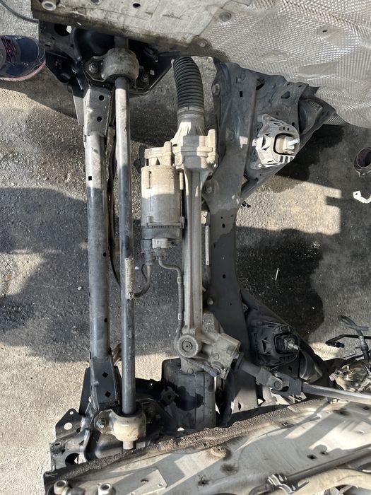 Cadru motor ,fuzeta ,brațe ,caseta ,tampoane motor BMW f30 și f31 .