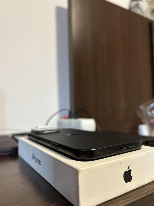 Schimb iPhone 16 Pro Max 256GB – full box - stare excelentă + huse