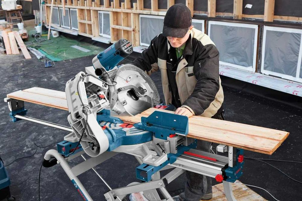 Торцовочная пила Bosch GCM 12 GDL