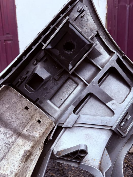 Продам передний бампер бмв е34 оригинал 525