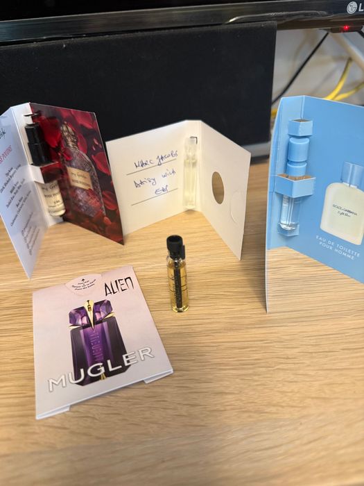 Vând parfum dupe Valaya, Mistique Bouque Mostre parfum Placa de paPhilips BHS674 sau schimb cu perie rotativa