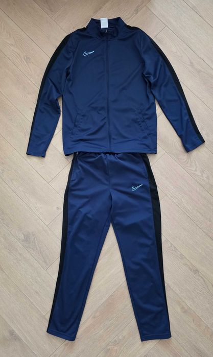 Оригинален екип Nike Dry-Fit 158-170 см.