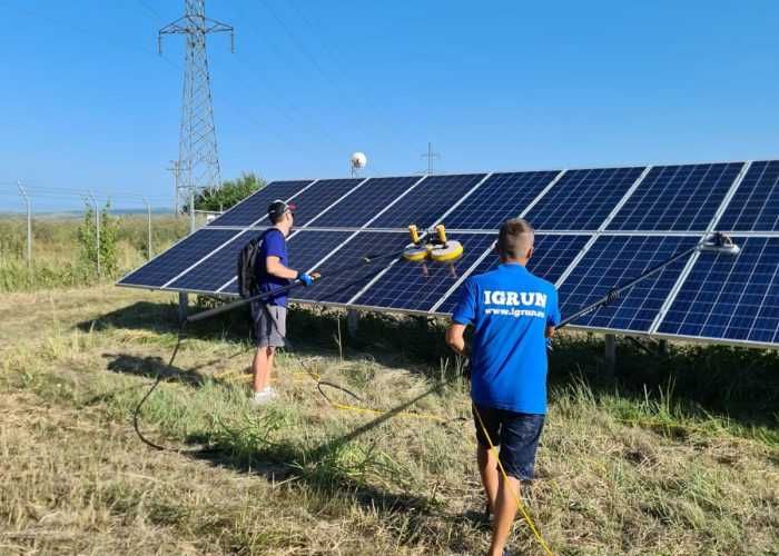 Spalare panouri fotovoltaice!