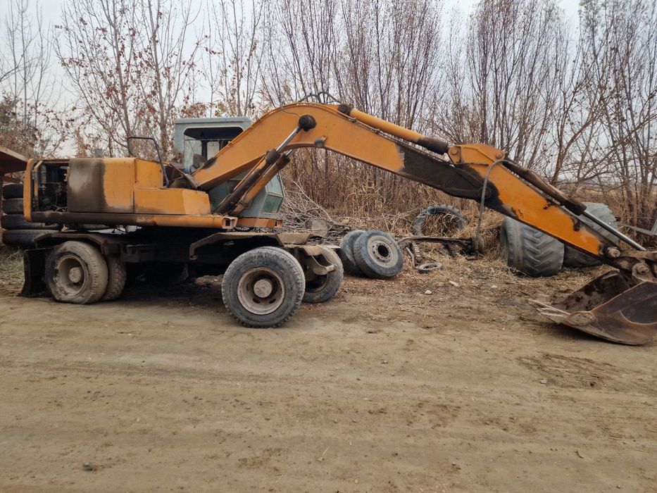 Hunday ekskvator sotiladi