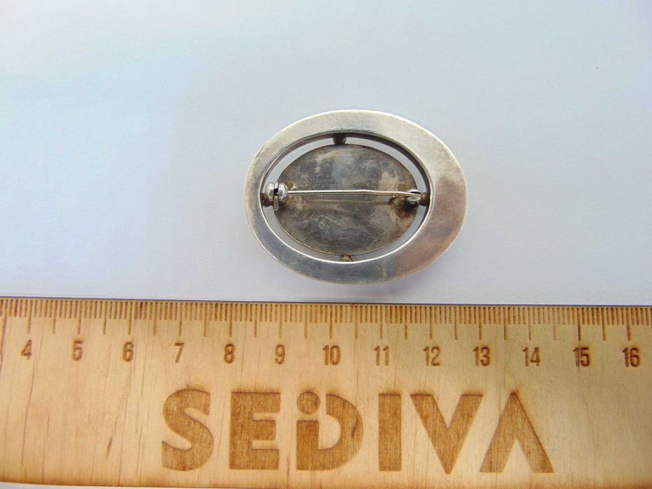 Brosa modernista din argint cu agat