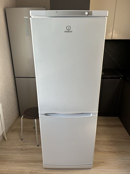 Продам холодильник INDESIT