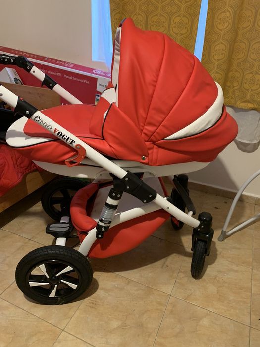 Детска количка и детско столче за кола