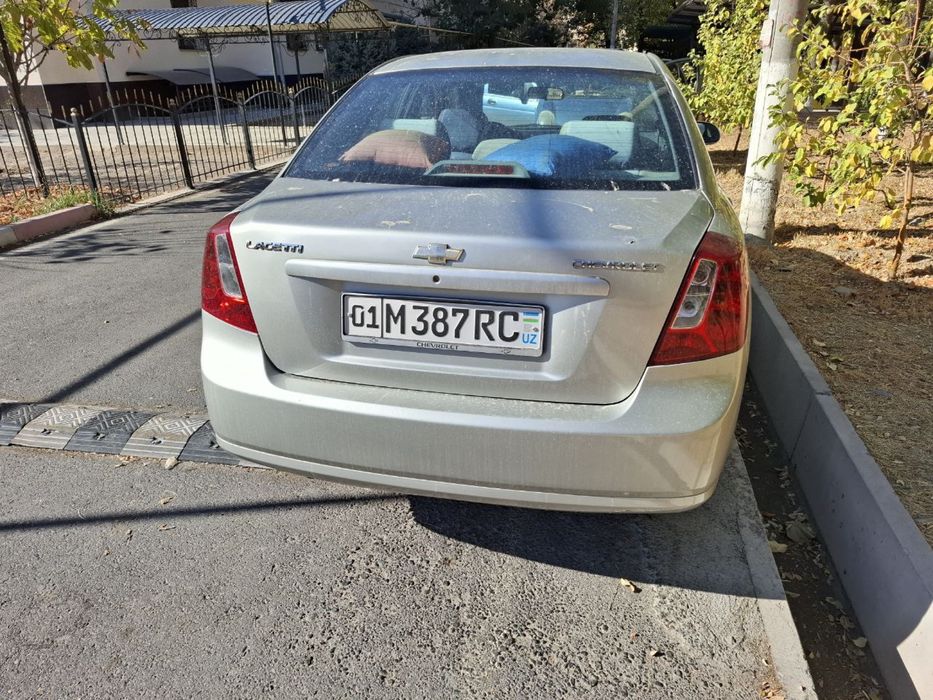 Lasetti 1.8 sotiladi 1 yevro