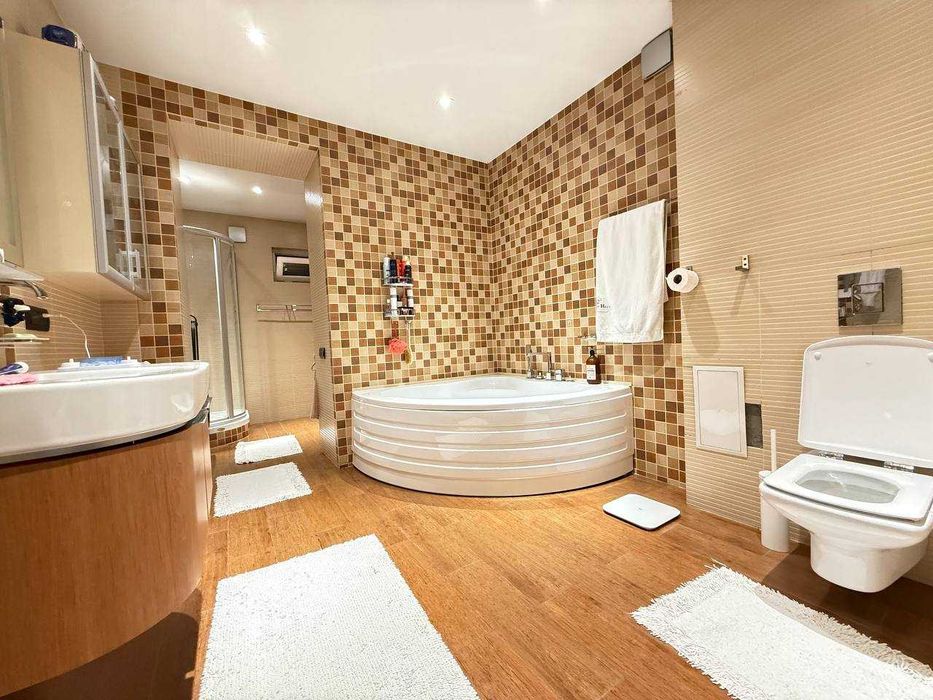 4-комнатная квартира 220 м², ЦУМ, кирпичный дом